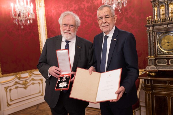 Anton Zeilinger together with Federal President Van der Bellen