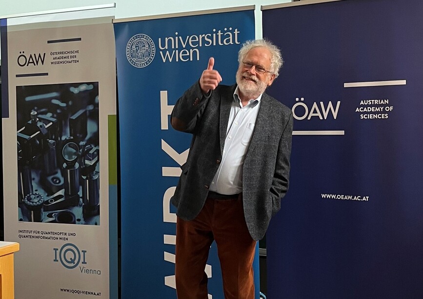 Image of Anton Zeilinger with thumbs up